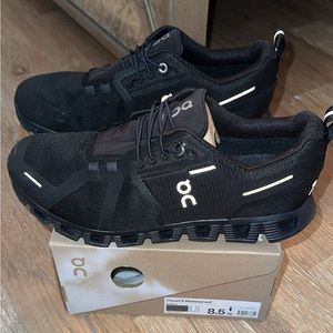 Women’s brand new cloud 9 on sneakers.